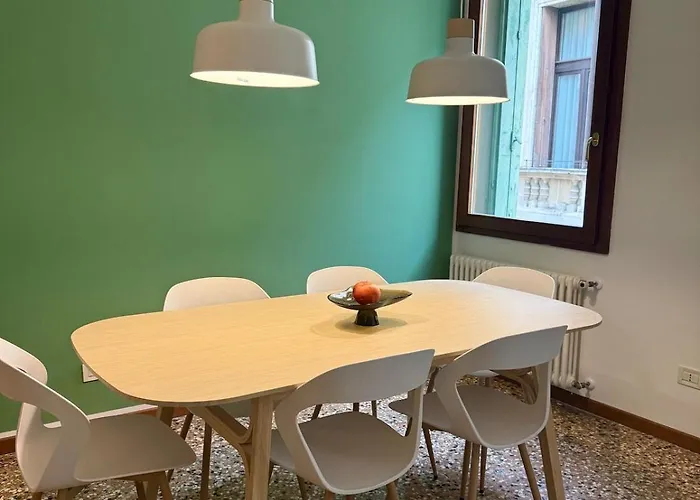 Apartment Wake Up Next To Vicenza's Beautiful Square! *
