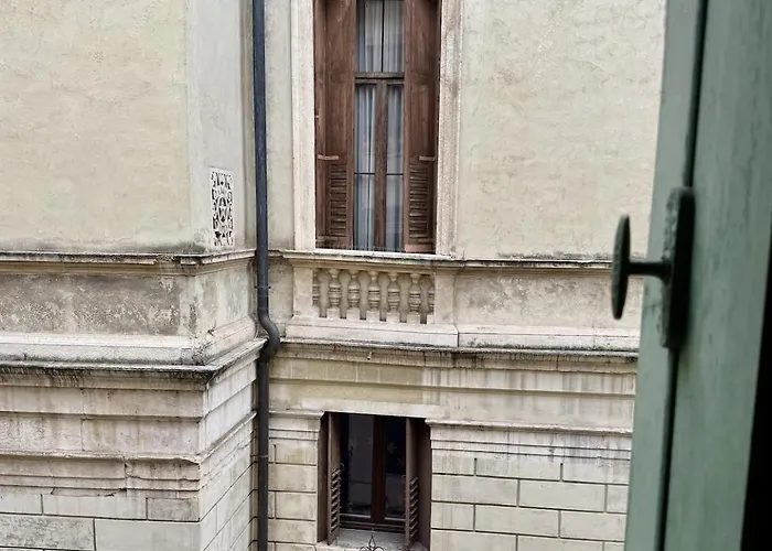 Wake Up Next To Vicenza's Beautiful Square! Appartement