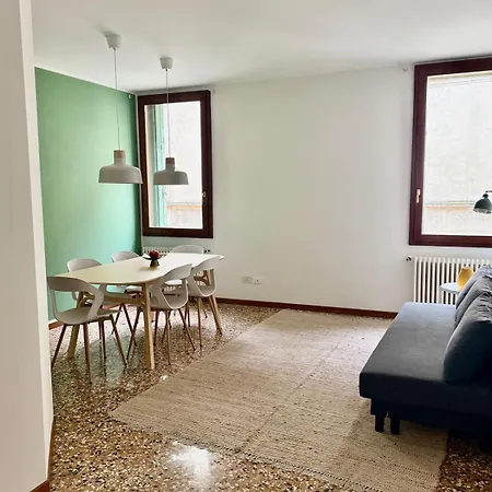 Wake Up Next To Vicenza's Beautiful Square! Apartment Vicenza
