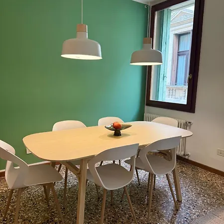 Apartment Wake Up Next To Vicenza's Beautiful Square! *